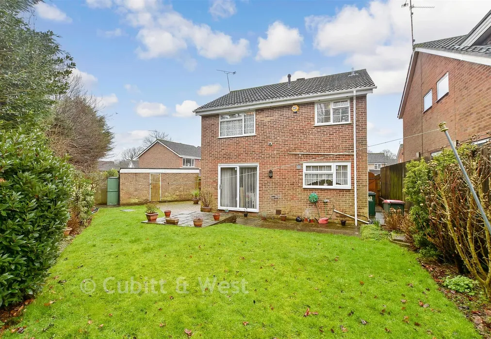 Rear Garden - Cissbury Hill, Crawley, West Sussex - Wards of Kent