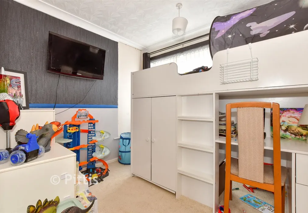 Bedroom 4 - Prior Crescent, Newport, Isle of Wight - Wards of Kent