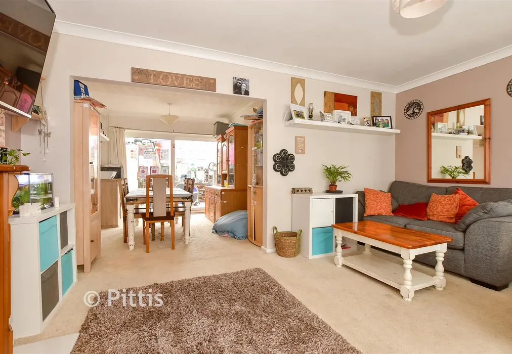 Lounge - Prior Crescent, Newport, Isle of Wight - Wards of Kent