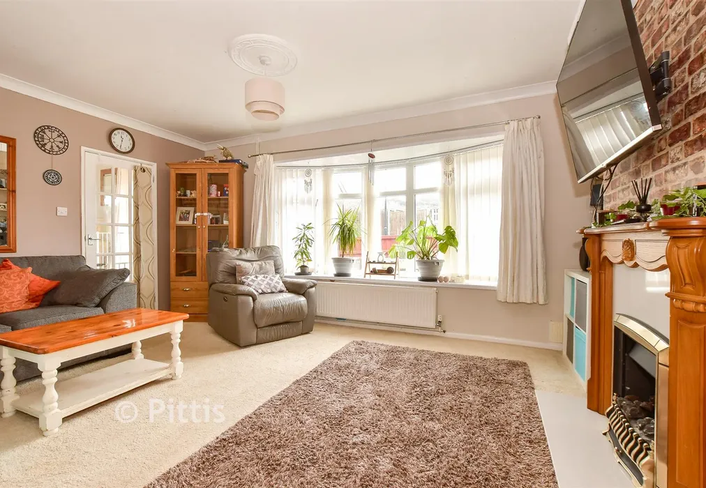 Lounge - Prior Crescent, Newport, Isle of Wight - Wards of Kent