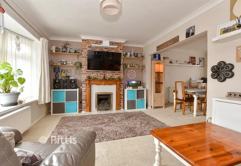 Lounge - Prior Crescent, Newport, Isle of Wight - Wards of Kent