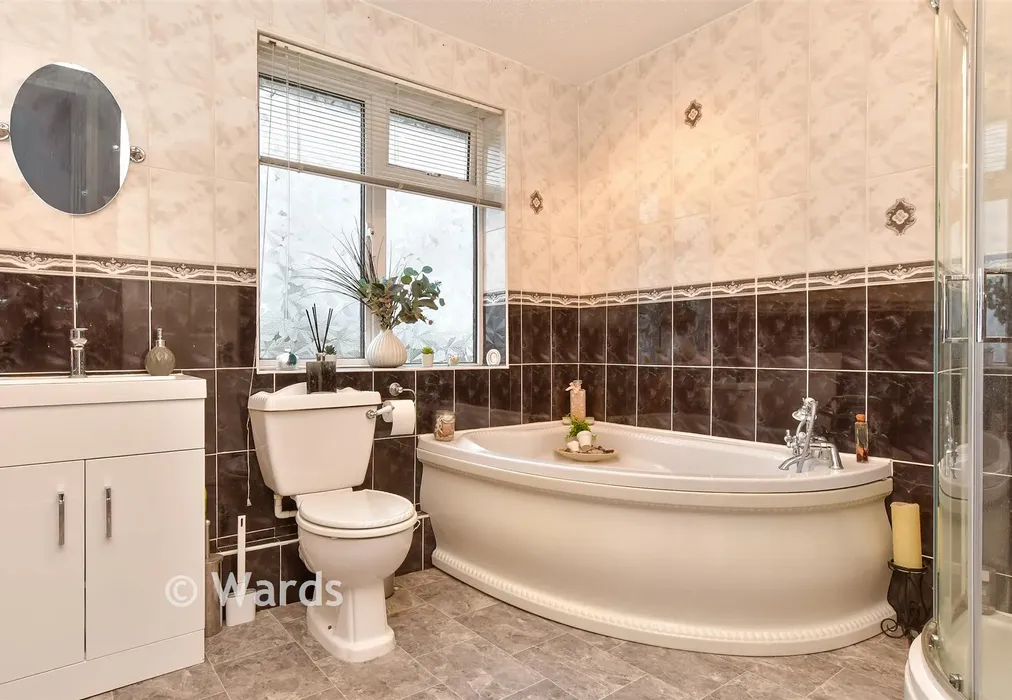 Bathroom - St. John's Way, Rochester, Kent - Wards of Kent