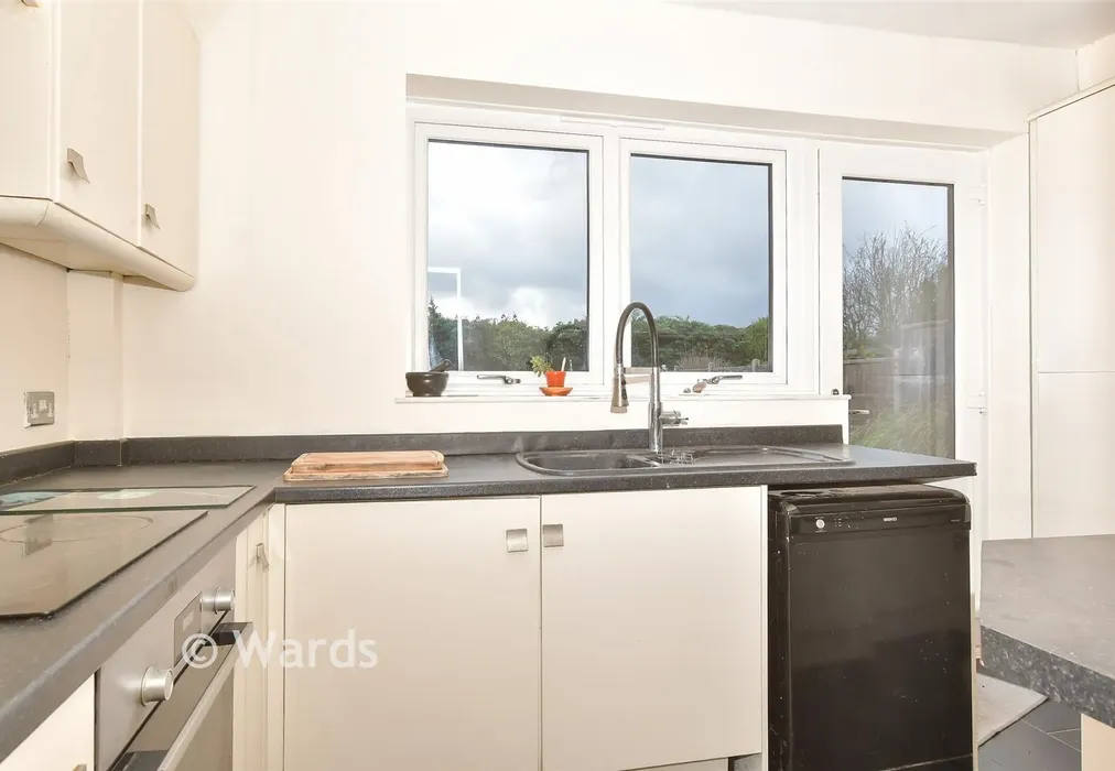 Kitchen - Halcot Avenue, Bexleyheath, Kent - Wards of Kent