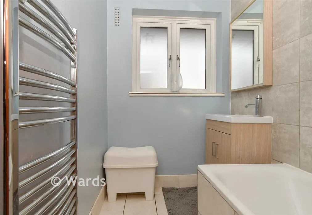Bathroom - Halcot Avenue, Bexleyheath, Kent - Wards of Kent