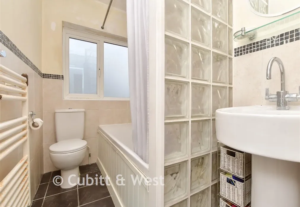 Bathroom - Oxted Road, Godstone, Surrey - Wards of Kent