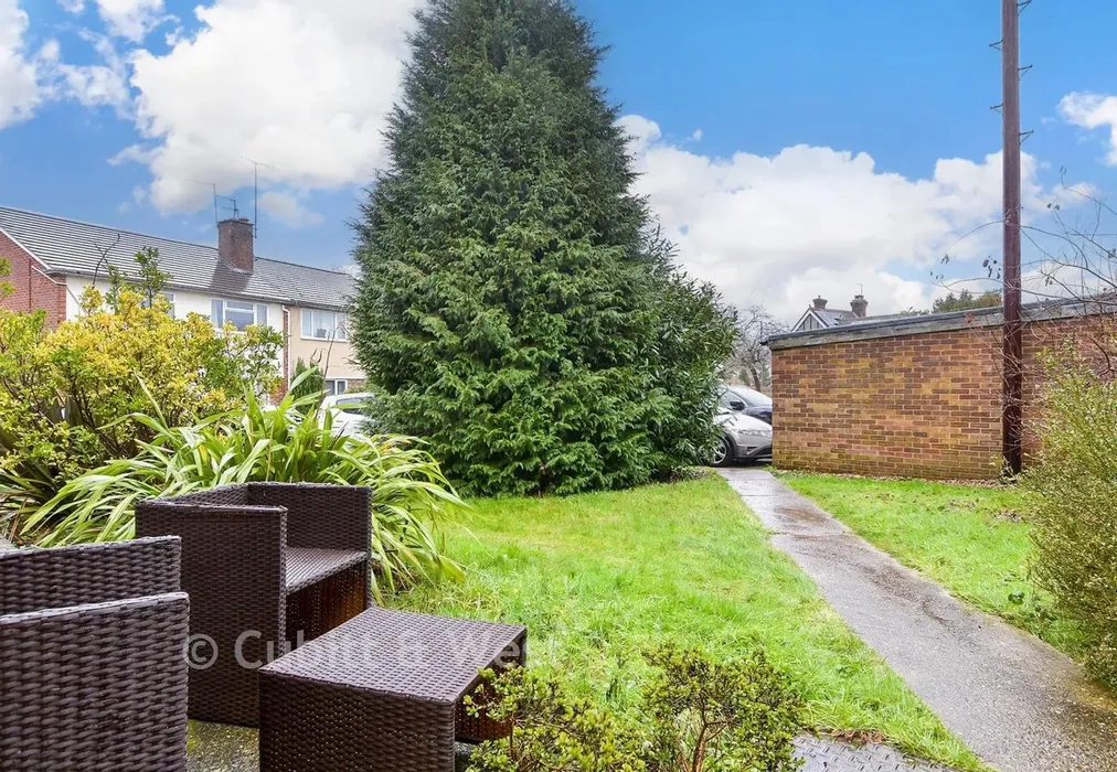 Front Garden - Oxted Road, Godstone, Surrey - Wards of Kent