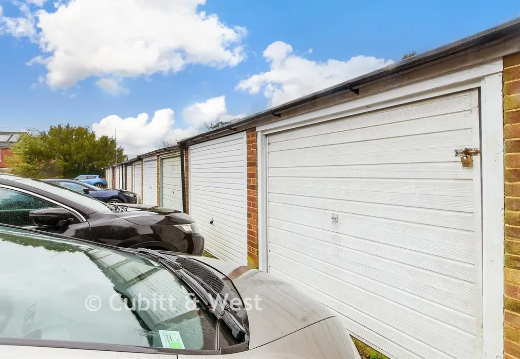Garage - Oxted Road, Godstone, Surrey - Wards of Kent