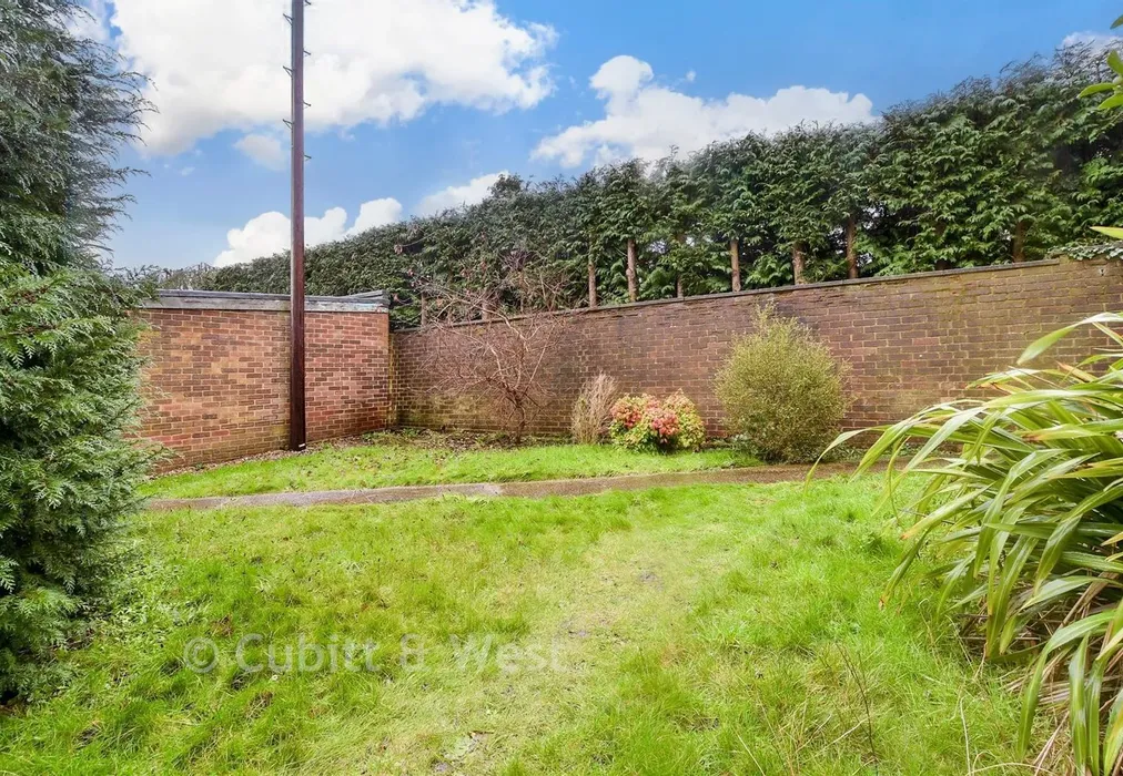 Front Garden - Oxted Road, Godstone, Surrey - Wards of Kent