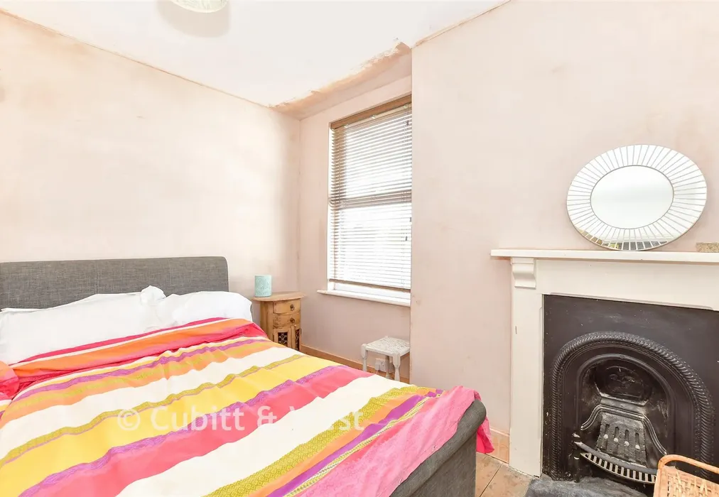 Bedroom 3 - Duncan Road, Southsea, Hampshire - Wards of Kent