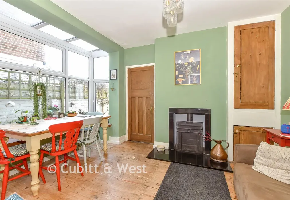 Family Room - Duncan Road, Southsea, Hampshire - Wards of Kent