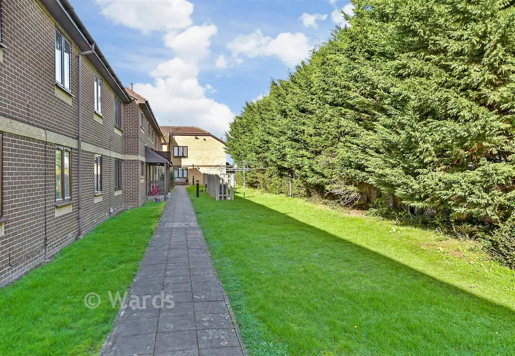 Communal Garden - River View, Twydall, Gillingham, Kent - Wards of Kent