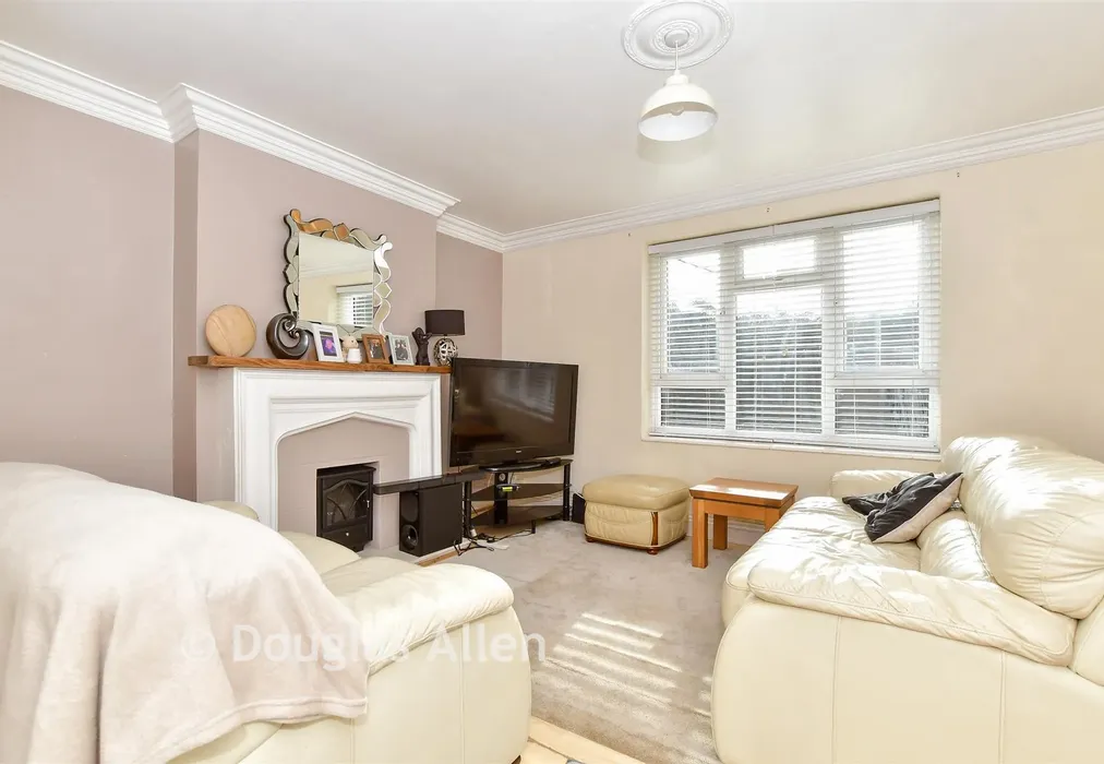 Lounge/Diner - Victor Walk, Hornchurch, Essex - Wards of Kent