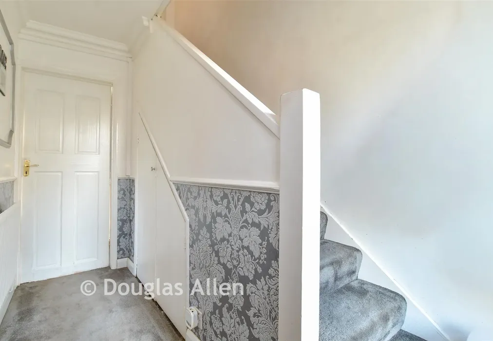 Hallway - Victor Walk, Hornchurch, Essex - Wards of Kent
