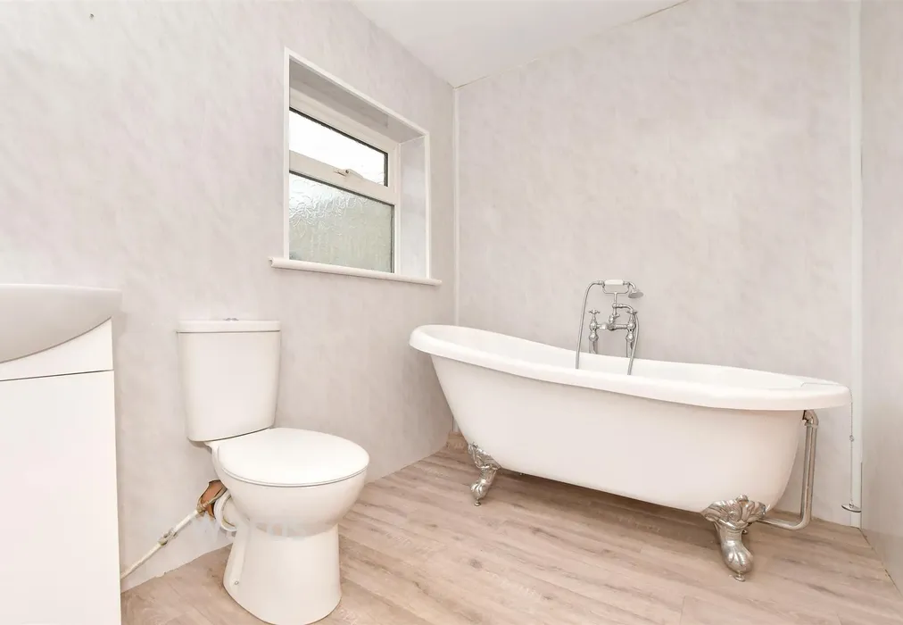 Bathroom - Alexandra Road, Sheerness, Kent - Wards of Kent