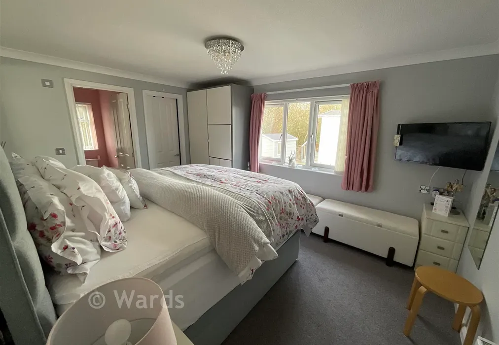 Bedroom 1 - Maidstone Road, Paddock Wood, Kent - Wards of Kent