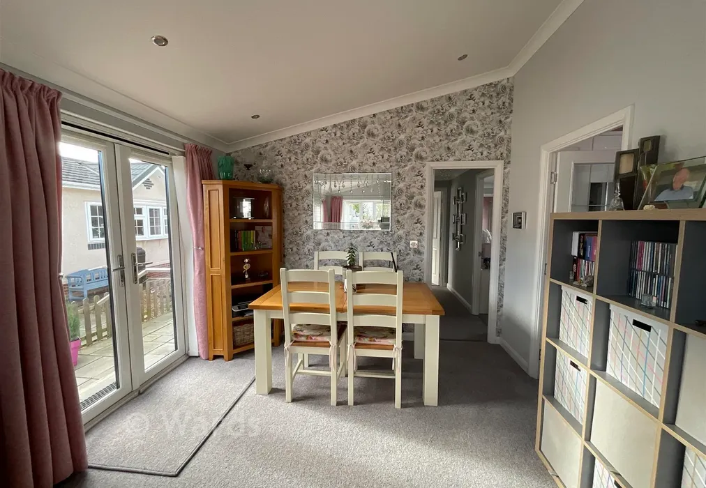 Dining Area - Maidstone Road, Paddock Wood, Kent - Wards of Kent
