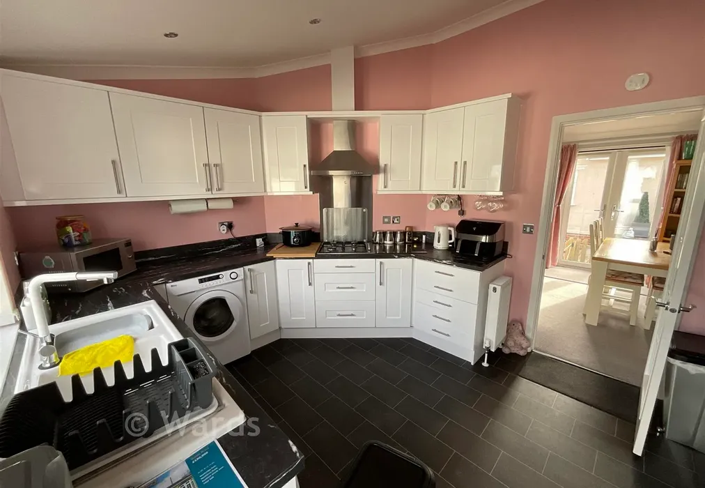 Kitchen - Maidstone Road, Paddock Wood, Kent - Wards of Kent