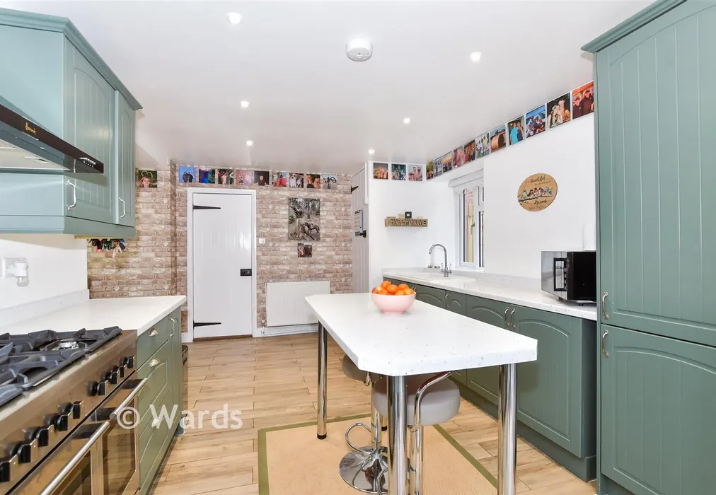 Kitchen/ Breakfast/Diner - Birling Road, Leybourne, West Malling, Kent - Wards of Kent