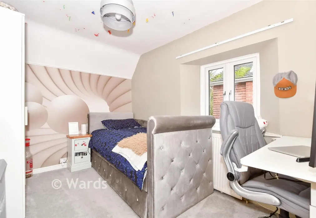 Bedroom 2 - Birling Road, Leybourne, West Malling, Kent - Wards of Kent