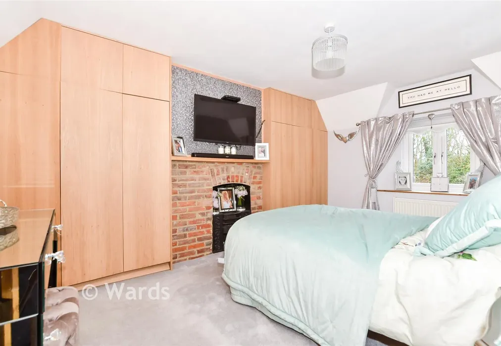 Bedroom 1 - Birling Road, Leybourne, West Malling, Kent - Wards of Kent
