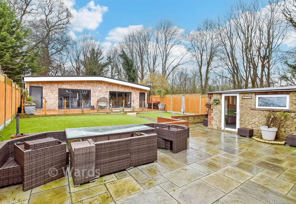 Rear Garden - Birling Road, Leybourne, West Malling, Kent - Wards of Kent