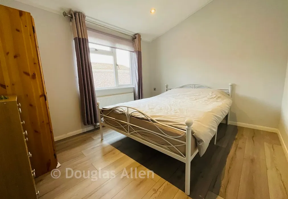 Bedroom - Palm Court, Battlesbridge, Wickford, Essex - Wards of Kent