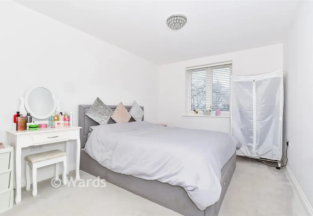 Bedroom 1 - Bannister Way, Leybourne, West Malling, Kent - Wards of Kent