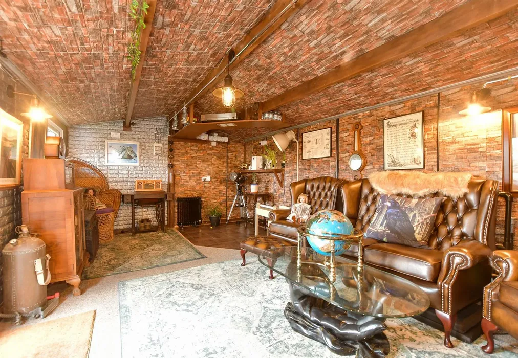 Room 1 - Redoubt Way, Dymchurch, Romney Marsh, Kent - Wards of Kent