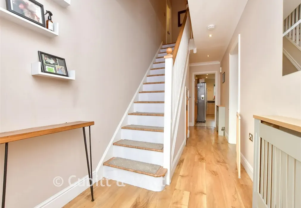 Entrance Hall - Bankside, Epsom, Surrey - Wards of Kent