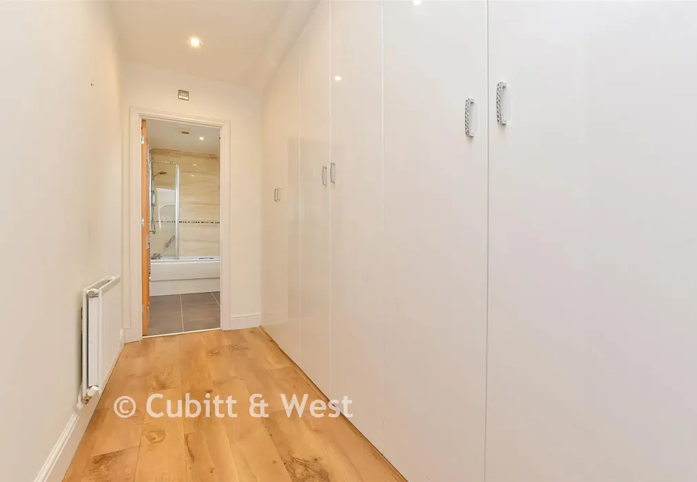 Dressing Room - Bankside, Epsom, Surrey - Wards of Kent