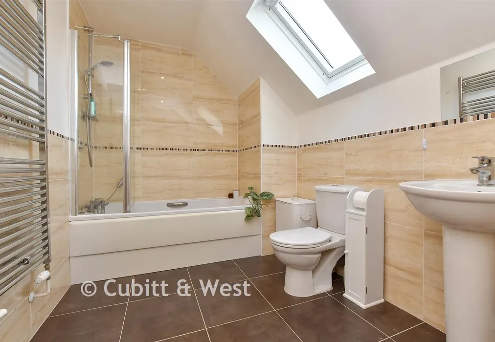 En-Suite Bathroom - Bankside, Epsom, Surrey - Wards of Kent