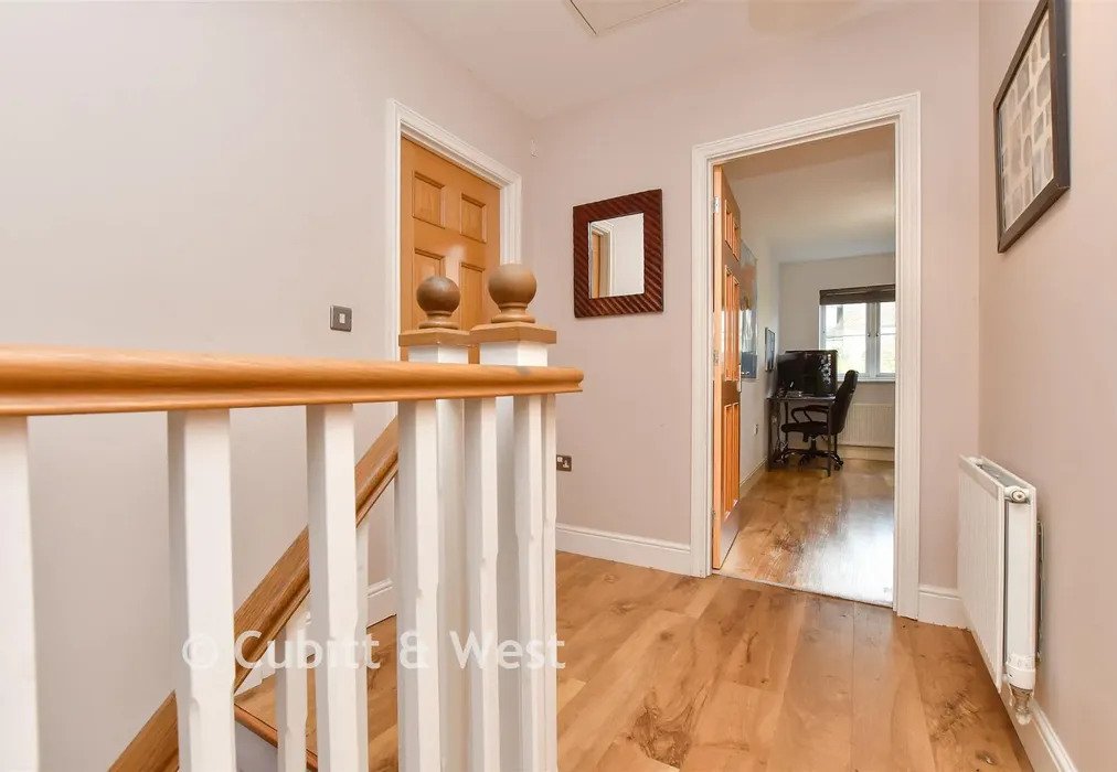 Landing - Bankside, Epsom, Surrey - Wards of Kent
