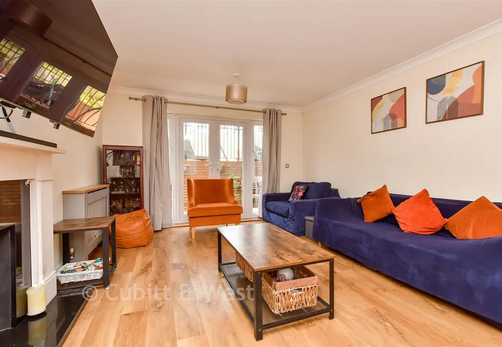Lounge - Bankside, Epsom, Surrey - Wards of Kent