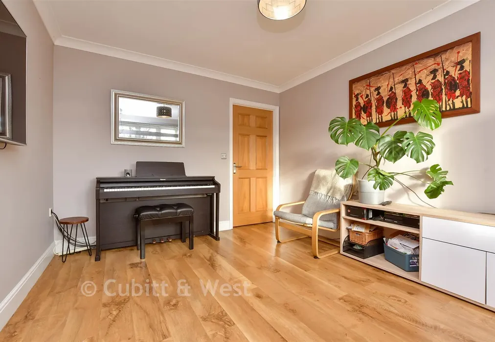 Study/Bedroom 4 - Bankside, Epsom, Surrey - Wards of Kent