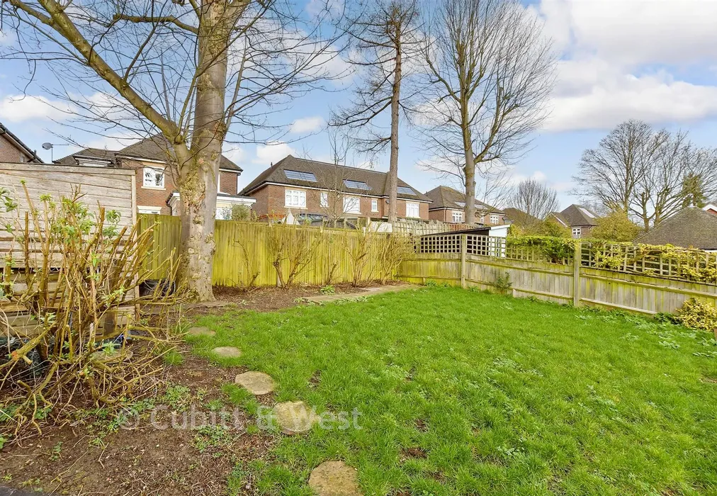 Rear Garden - Bankside, Epsom, Surrey - Wards of Kent