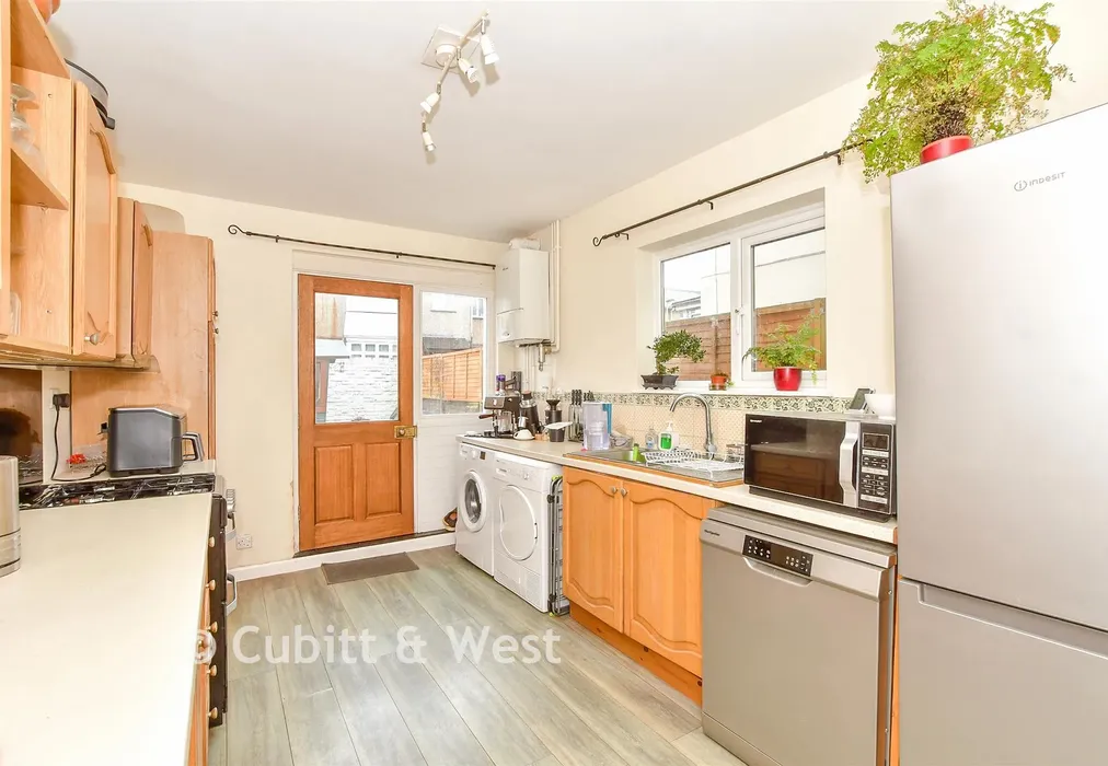 Kitchen - Heidelberg Road, Southsea, Hampshire - Wards of Kent