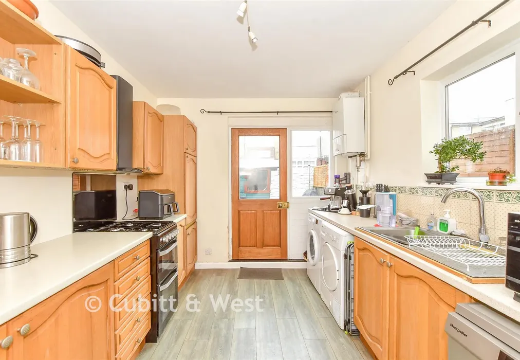Kitchen - Heidelberg Road, Southsea, Hampshire - Wards of Kent