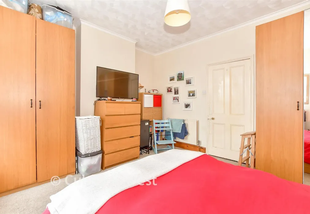 Bedroom 1 - Heidelberg Road, Southsea, Hampshire - Wards of Kent