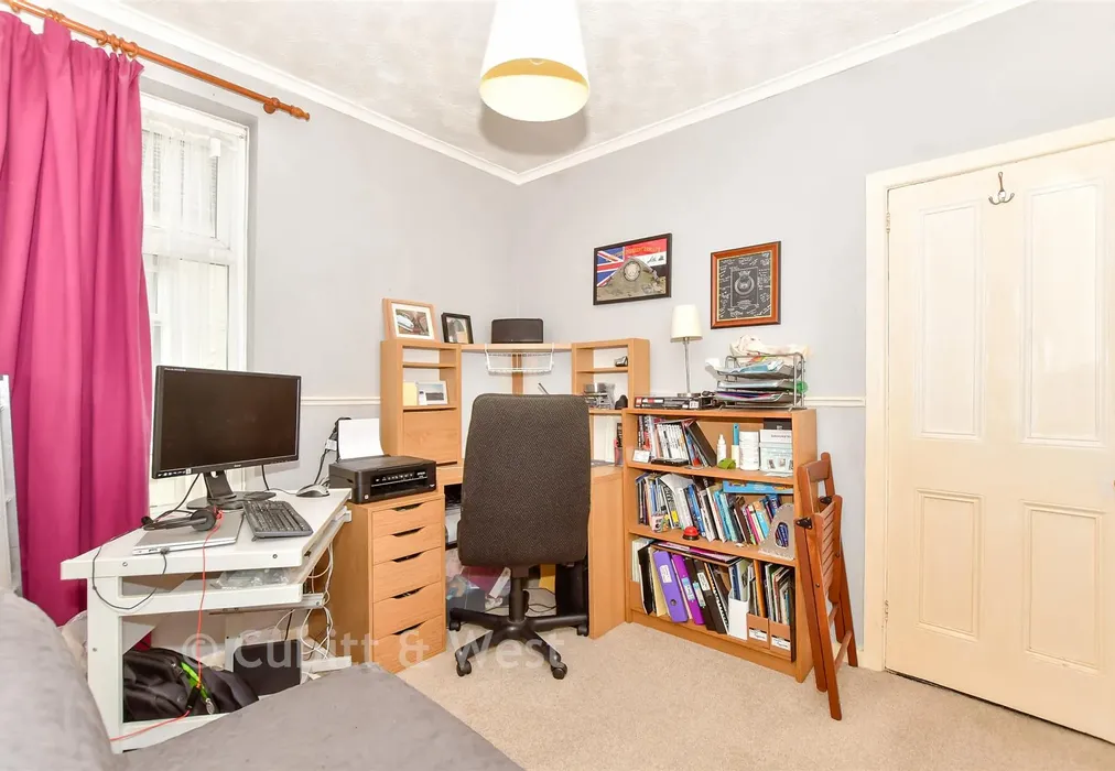 Bedroom 2 - Heidelberg Road, Southsea, Hampshire - Wards of Kent