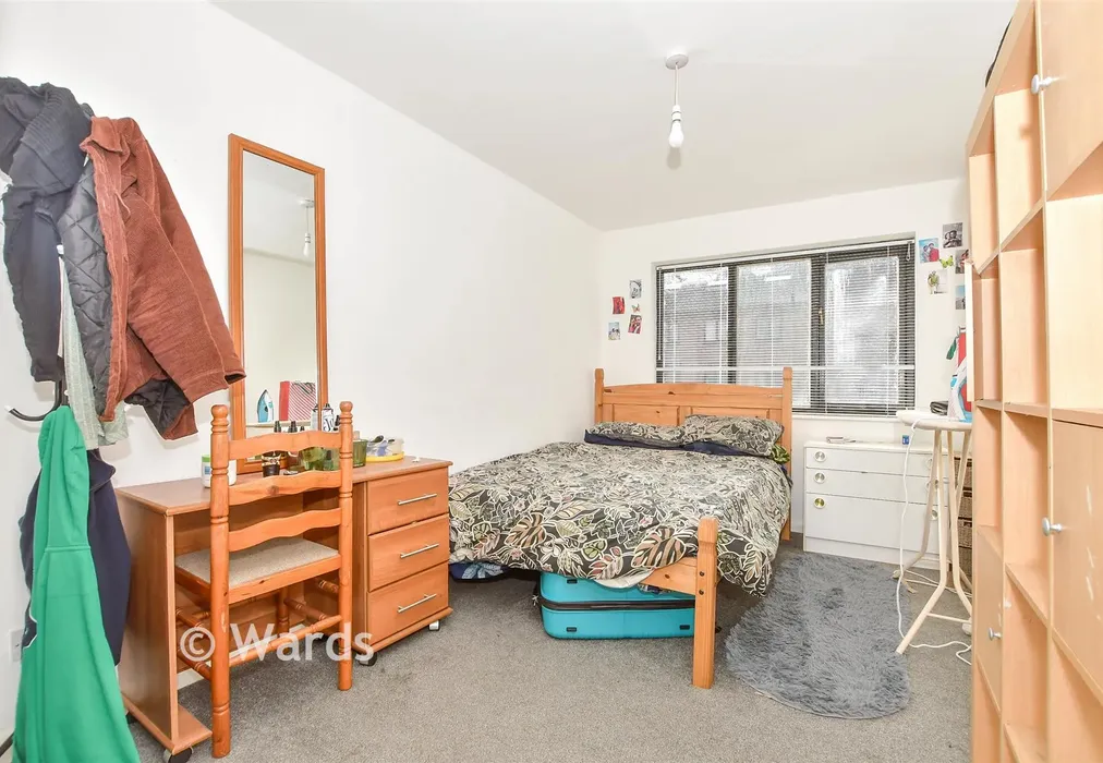 Bedroom - Lesley Place, Buckland Hill, Maidstone, Kent - Wards of Kent