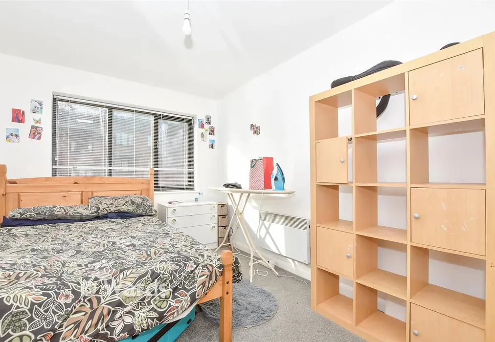 Bedroom - Lesley Place, Buckland Hill, Maidstone, Kent - Wards of Kent
