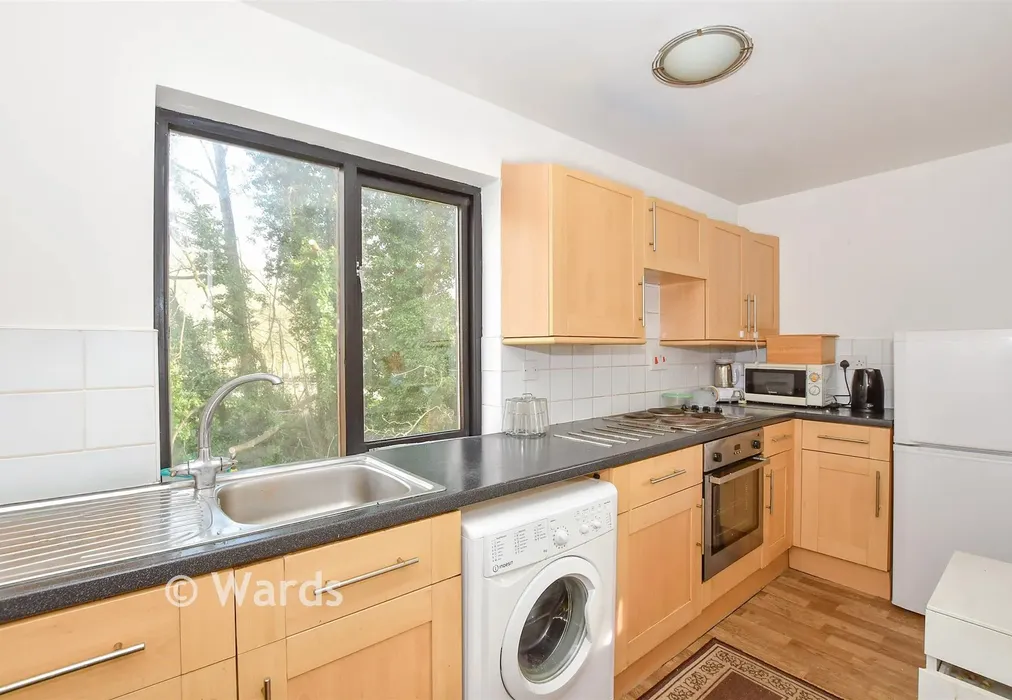 Kitchen - Lesley Place, Buckland Hill, Maidstone, Kent - Wards of Kent