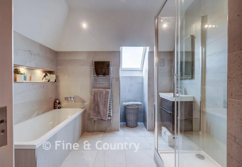 Bathroom - Copped Hall, Epping, Essex - Wards of Kent