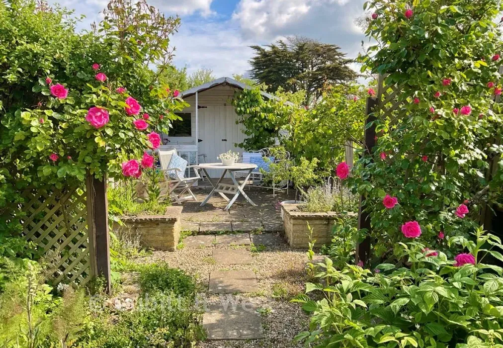 Summerhouse - Kirdford Road, Arundel, West Sussex - Wards of Kent