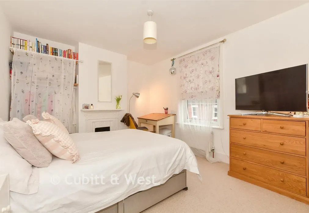 Bedroom 1 - Kirdford Road, Arundel, West Sussex - Wards of Kent