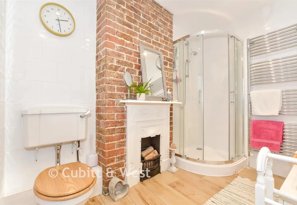 Bathroom - Kirdford Road, Arundel, West Sussex - Wards of Kent