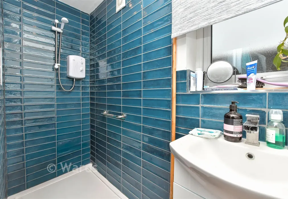 En-Suite Shower Room - The Street, Iwade, Sittingbourne, Kent - Wards of Kent