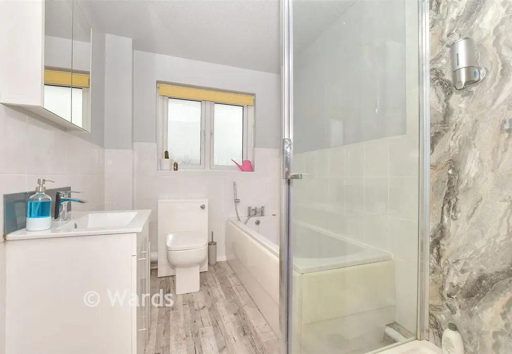 Bathroom - Courtenay Road, Deal, Kent - Wards of Kent