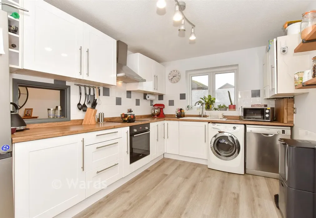 Kitchen - Courtenay Road, Deal, Kent - Wards of Kent