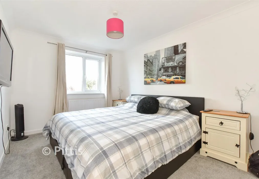 Bedroom 2 - Pineview Drive, Newport, Isle of Wight - Wards of Kent